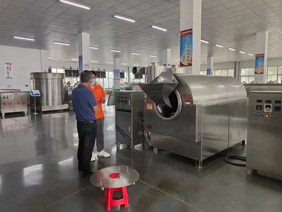 6月11日，湖南客戶來廠考察中型電磁炒貨機